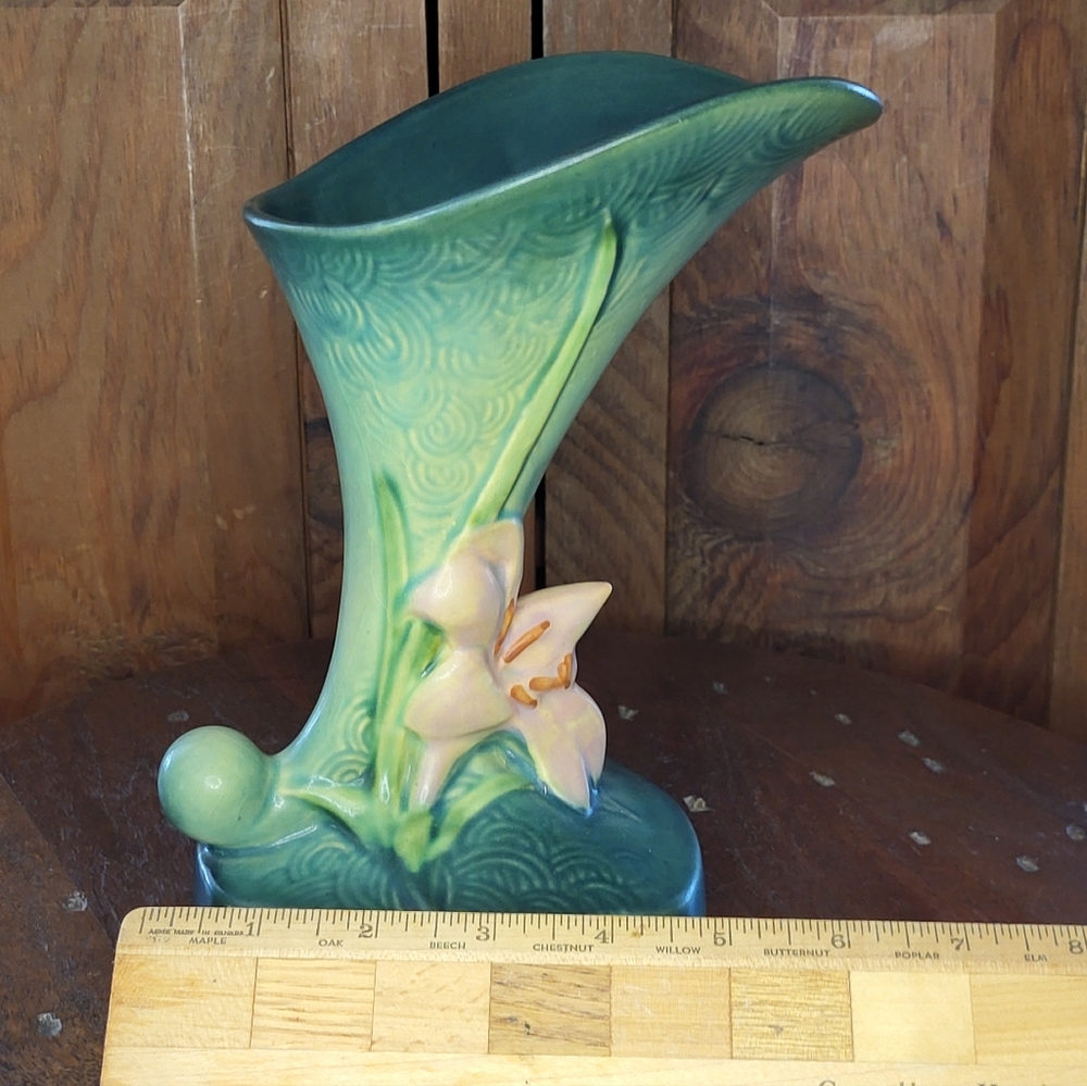 Roseville Zephyr Vase - Picture 9 of 17